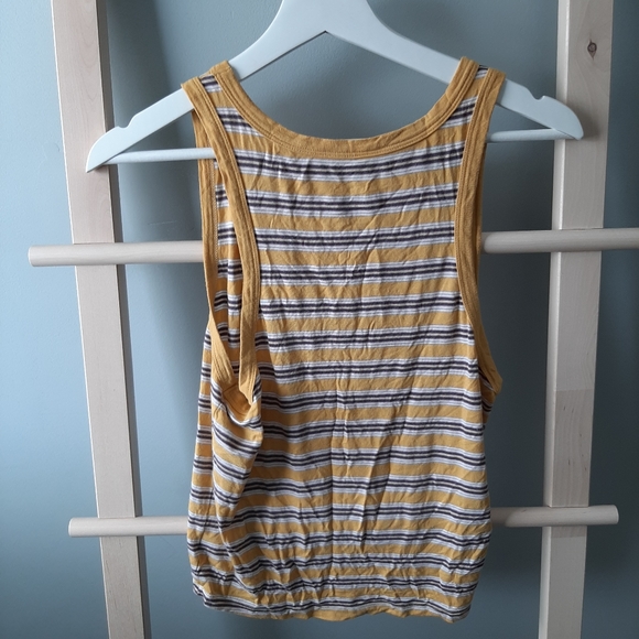 Cute AE tanktop - Picture 3 of 3